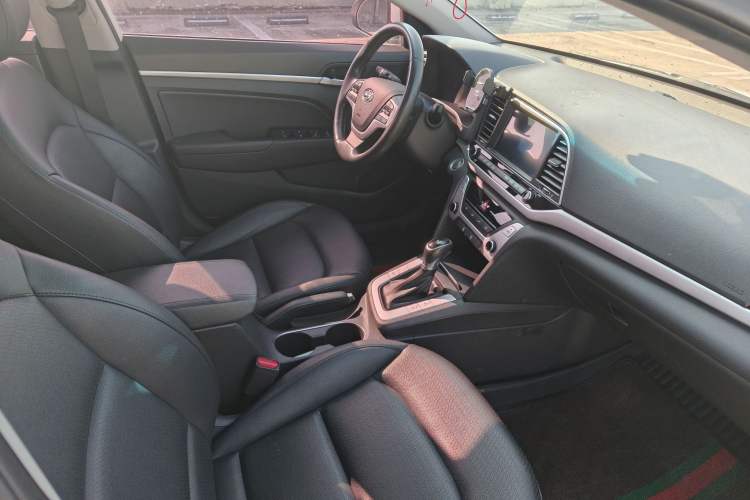 Used Hyundai Elantra (6th Generation / Lingdong) 2016 1.6L Automatic ZhiXuan · Luxury Version Right Front Seat