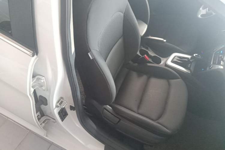 Used Hyundai Elantra (6th Generation / Lingdong) 2016 1.6L Automatic ZhiXuan – Elite Version Right Front Seat