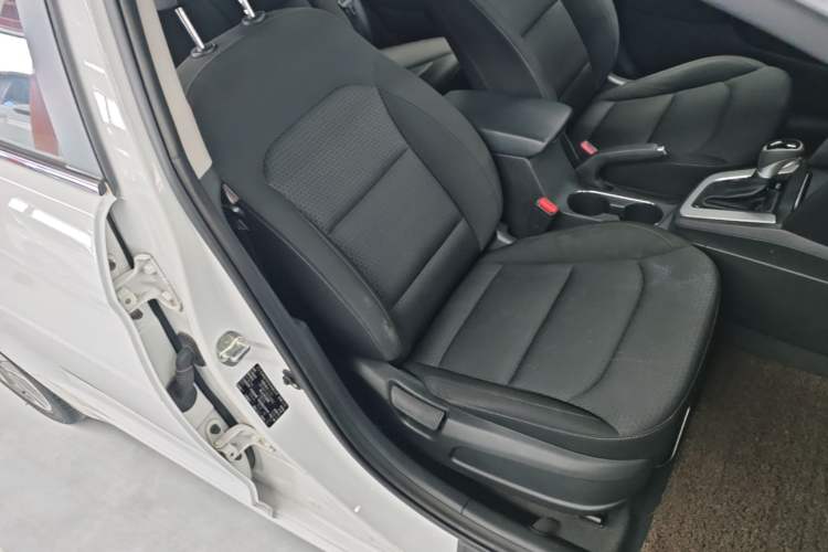 Used Hyundai Elantra (6th Generation / Lingdong) 2016 1.6L Automatic ZhiXuan – Elite Version Right Front Seat