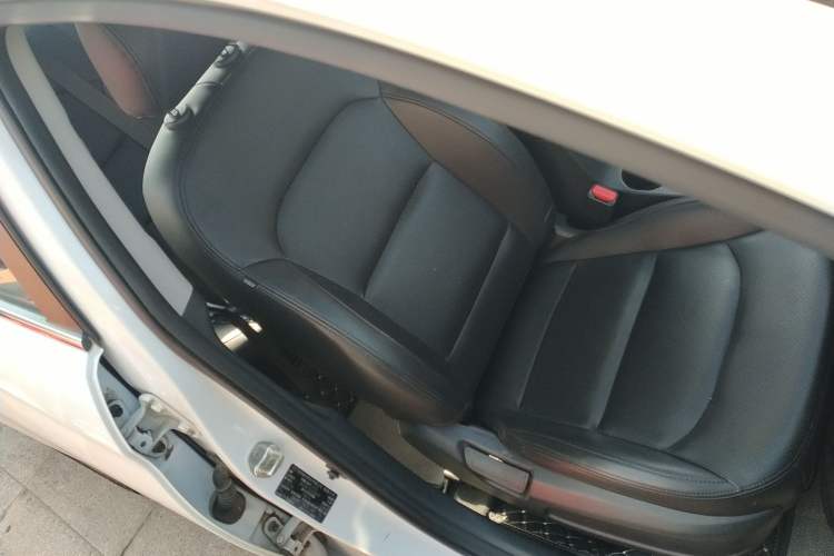 Used Hyundai Elantra (6th Generation / Lingdong) 2016 1.6L Automatic ZhiXuan – Elite Version Right Front Seat