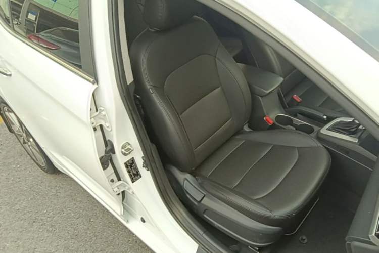 Used Hyundai Elantra (6th Generation / Lingdong) 2016 1.6L Automatic ZhiXuan – Elite Version Right Front Seat