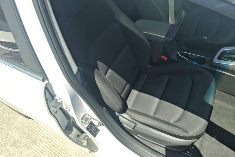 Used Hyundai Elantra (6th Generation / Lingdong) 2016 1.6L Automatic ZhiXuan – Elite Version Right Front Seat