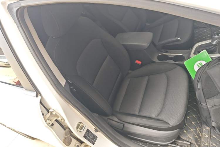 Used Hyundai Elantra (6th Generation / Lingdong) 2016 1.6L Automatic ZhiXuan – Elite Version Right Front Seat