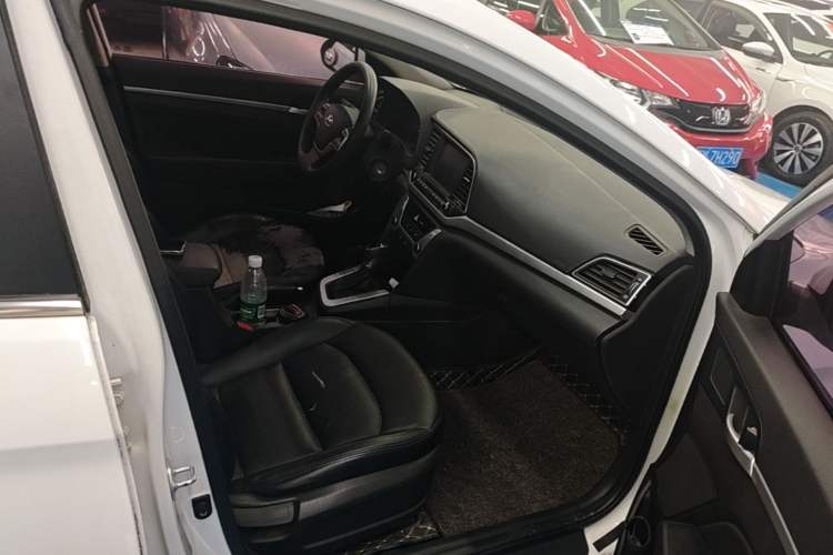 Used Hyundai Elantra (6th Generation / Lingdong) 2016 1.6L Automatic ZhiXuan – Elite Version Right Front Seat