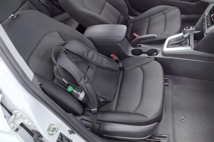 Used Hyundai Elantra (6th Generation / Lingdong) 2016 1.6L Automatic ZhiXuan – Elite Version Right Front Seat