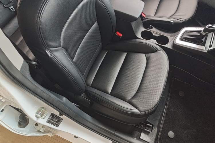 Used Hyundai Elantra (6th Generation / Lingdong) 2016 1.6L Automatic ZhiXuan – Elite Version Right Front Seat