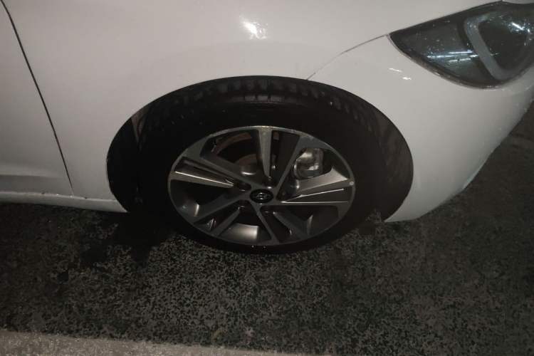 Used Hyundai Elantra (6th Generation / Lingdong) 2016 1.6L Automatic ZhiXuan – Elite Version Right Front Wheel Hub