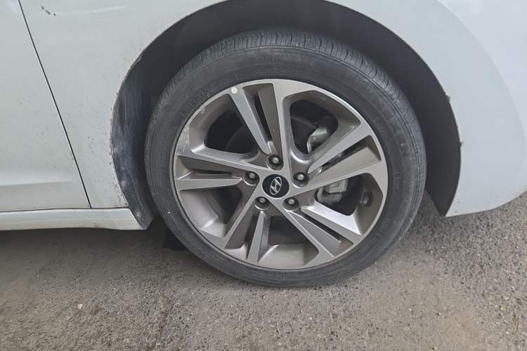 Used Hyundai Elantra (6th Generation / Lingdong) 2016 1.6L Automatic ZhiXuan – Elite Version Right Front Wheel Hub