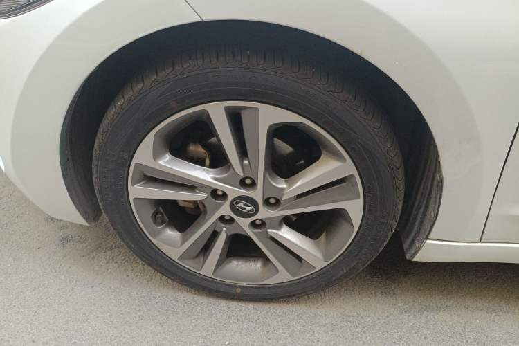 Used Hyundai Elantra (6th Generation / Lingdong) 2016 1.6L Automatic ZhiXuan – Elite Version Right Front Wheel Hub