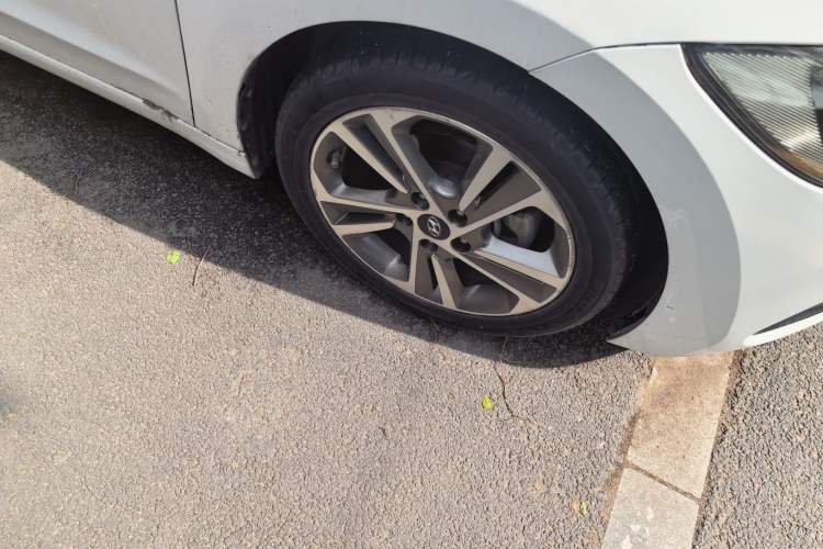 Used Hyundai Elantra (6th Generation / Lingdong) 2016 1.6L Automatic ZhiXuan – Elite Version Right Front Wheel Hub