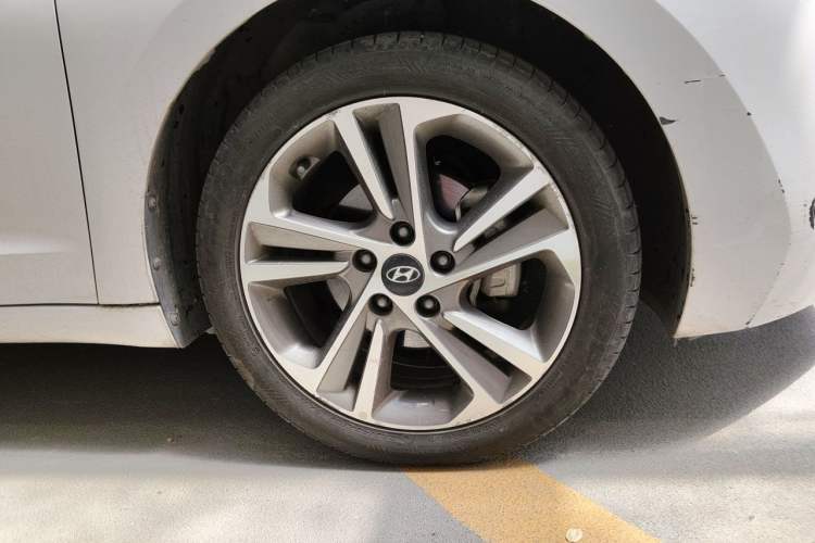 Used Hyundai Elantra (6th Generation / Lingdong) 2016 1.6L Automatic ZhiXuan – Elite Version Right Front Wheel Hub