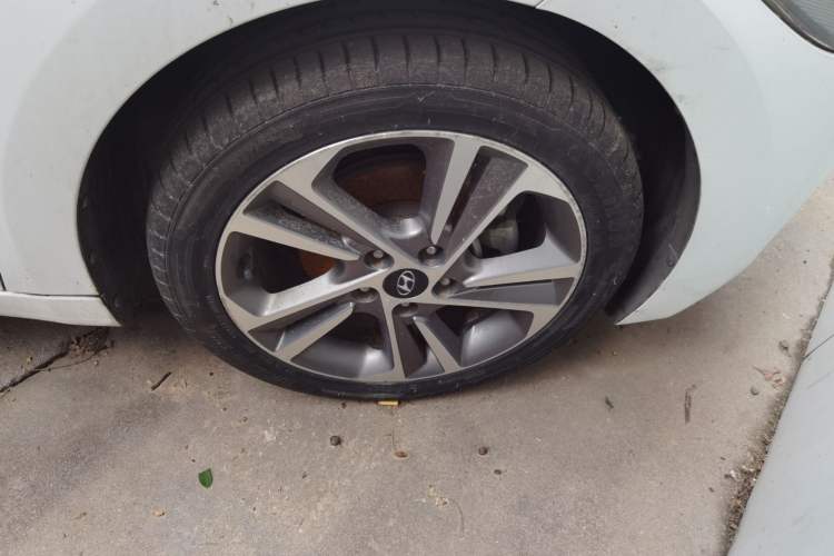 Used Hyundai Elantra (6th Generation / Lingdong) 2016 1.6L Automatic ZhiXuan – Elite Version Right Front Wheel Hub