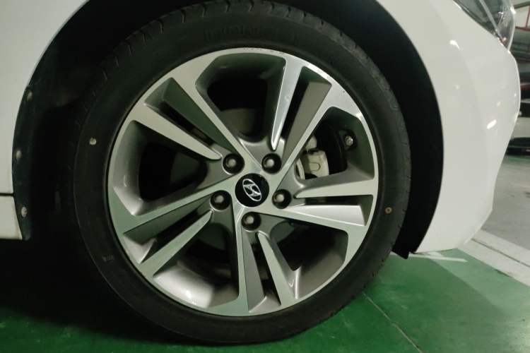 Used Hyundai Elantra (6th Generation / Lingdong) 2016 1.6L Automatic ZhiXuan – Elite Version Right Front Wheel Hub