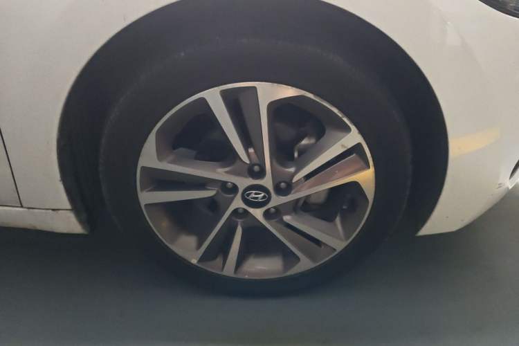 Used Hyundai Elantra (6th Generation / Lingdong) 2016 1.6L Automatic ZhiXuan – Elite Version Right Front Wheel Hub