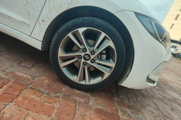 Used Hyundai Elantra (6th Generation / Lingdong) 2016 1.6L Automatic ZhiXuan · Luxury Version Right Front Wheel Hub