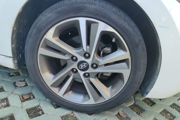Used Hyundai Elantra (6th Generation / Lingdong) 2016 1.6L Automatic ZhiXuan – Elite Version Right Front Wheel Hub