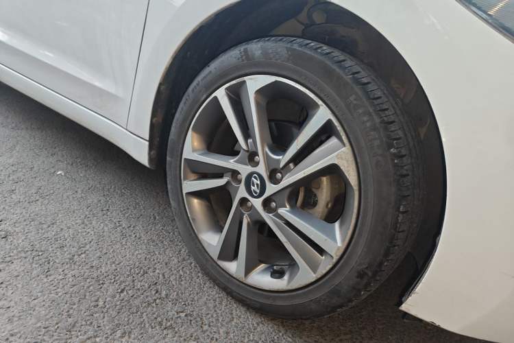 Used Hyundai Elantra (6th Generation / Lingdong) 2016 1.6L Automatic ZhiXuan – Elite Version Right Front Wheel Hub