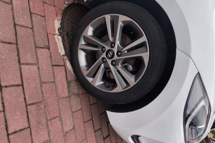 Used Hyundai Elantra (6th Generation / Lingdong) 2016 1.6L Automatic ZhiXuan – Elite Version Right Front Wheel Hub