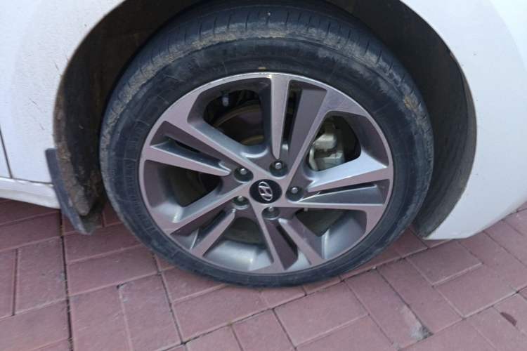 Used Hyundai Elantra (6th Generation / Lingdong) 2016 1.6L Automatic ZhiXuan – Elite Version Right Front Wheel Hub
