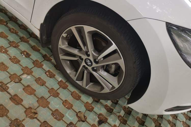 Used Hyundai Elantra (6th Generation / Lingdong) 2016 1.6L Automatic ZhiXuan – Elite Version Right Front Wheel Hub