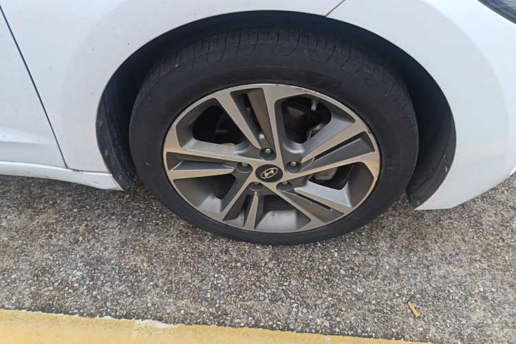 Used Hyundai Elantra (6th Generation / Lingdong) 2016 1.6L Automatic ZhiXuan · Luxury Version Right Front Wheel Hub