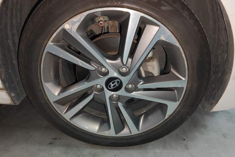 Used Hyundai Elantra (6th Generation / Lingdong) 2016 1.6L Automatic ZhiXuan – Elite Version Right Front Wheel Hub