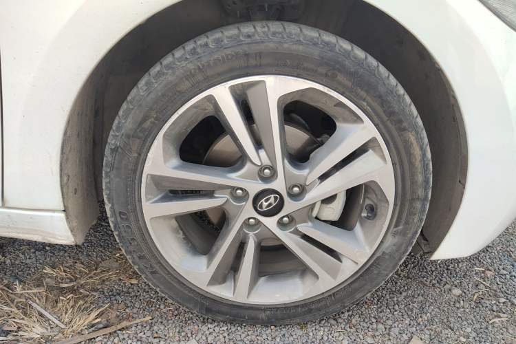Used Hyundai Elantra (6th Generation / Lingdong) 2016 1.6L Automatic ZhiXuan – Elite Version Right Front Wheel Hub