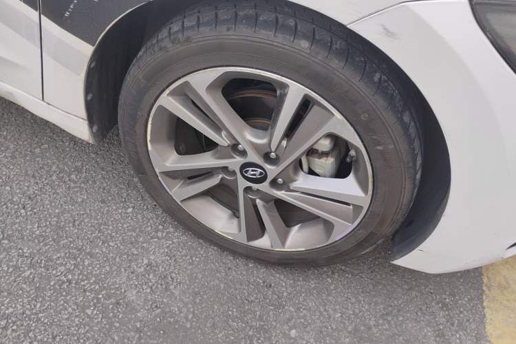 Used Hyundai Elantra (6th Generation / Lingdong) 2016 1.6L Automatic ZhiXuan – Elite Version Right Front Wheel Hub