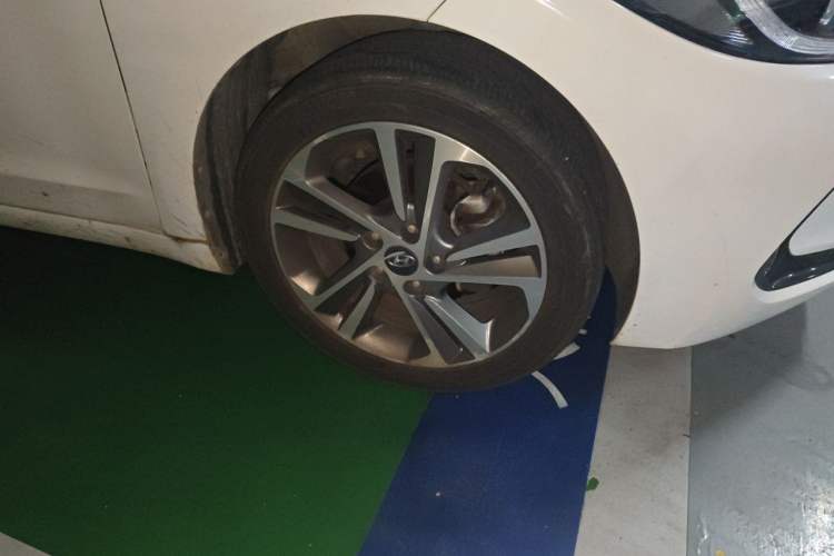 Used Hyundai Elantra (6th Generation / Lingdong) 2016 1.6L Automatic ZhiXuan – Elite Version Right Front Wheel Hub