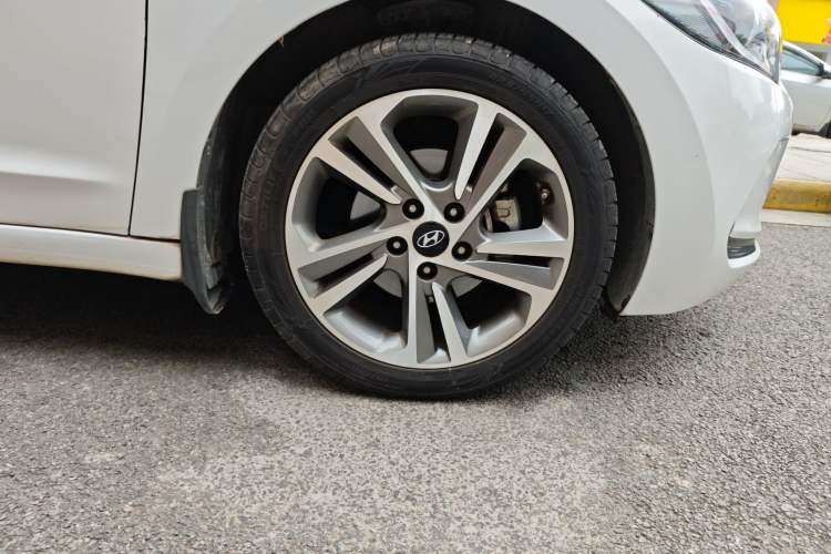 Used Hyundai Elantra (6th Generation / Lingdong) 2016 1.6L Automatic ZhiXuan – Elite Version Right Front Wheel Hub