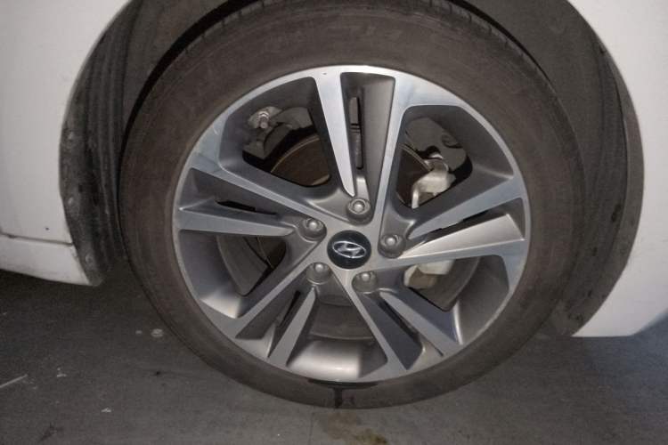 Used Hyundai Elantra (6th Generation / Lingdong) 2016 1.6L Automatic ZhiXuan – Elite Version Right Front Wheel Hub
