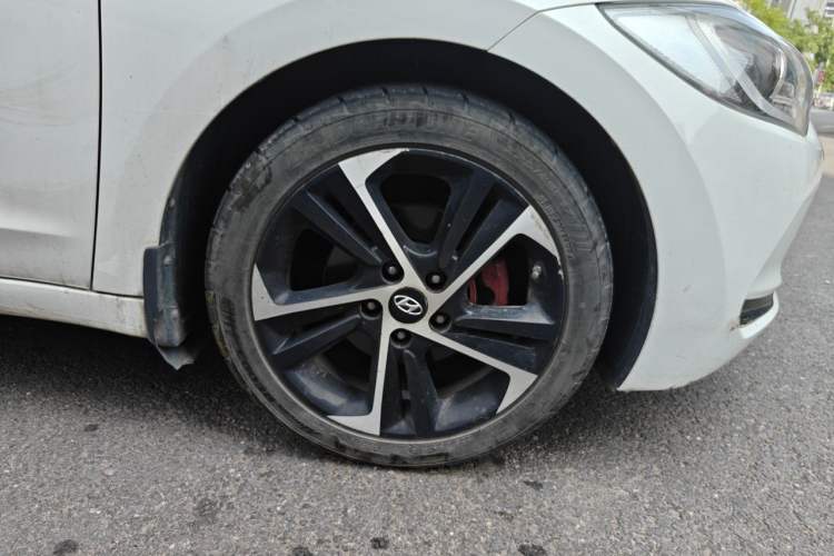 Used Hyundai Elantra (6th Generation / Lingdong) 2016 1.6L Automatic ZhiXuan – Elite Version Right Front Wheel Hub