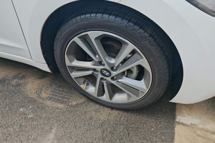 Used Hyundai Elantra (6th Generation / Lingdong) 2016 1.6L Automatic ZhiXuan – Elite Version Right Front Wheel Hub