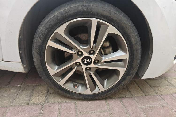 Used Hyundai Elantra (6th Generation / Lingdong) 2016 1.6L Automatic ZhiXuan – Elite Version Right Front Wheel Hub