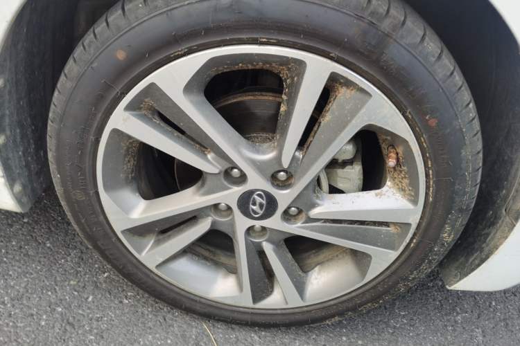 Used Hyundai Elantra (6th Generation / Lingdong) 2016 1.6L Automatic ZhiXuan – Elite Version Right Front Wheel Hub