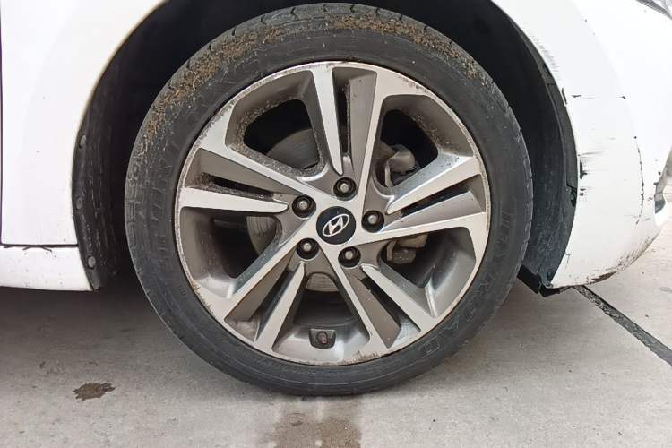 Used Hyundai Elantra (6th Generation / Lingdong) 2016 1.6L Automatic ZhiXuan – Elite Version Right Front Wheel Hub