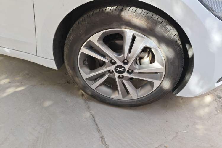 Used Hyundai Elantra (6th Generation / Lingdong) 2016 1.6L Automatic ZhiXuan – Elite Version Right Front Wheel Hub