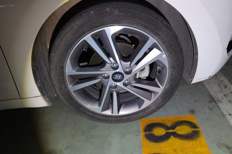 Used Hyundai Elantra (6th Generation / Lingdong) 2016 1.6L Automatic ZhiXuan – Elite Version Right Front Wheel Hub