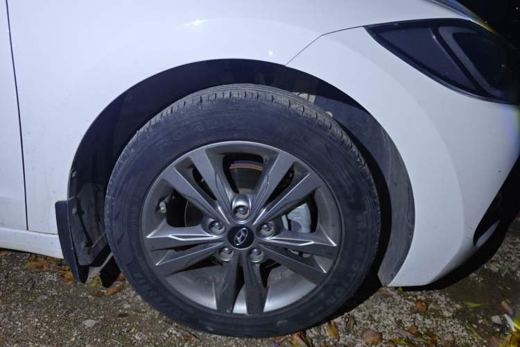 Used Hyundai Elantra (6th Generation / Lingdong) 2016 1.6L Manual ZhiXuan · Dynamic Model Right Front Wheel Hub