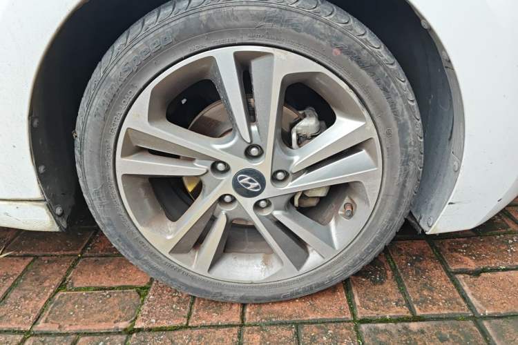 Used Hyundai Elantra (6th Generation / Lingdong) 2016 1.6L Automatic ZhiXuan – Elite Version Right Front Wheel Hub