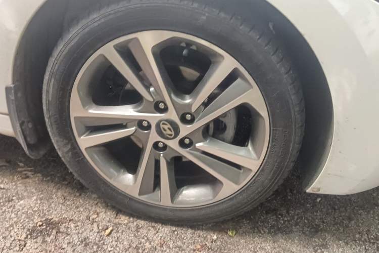 Used Hyundai Elantra (6th Generation / Lingdong) 2016 1.6L Automatic ZhiXuan – Elite Version Right Front Wheel Hub