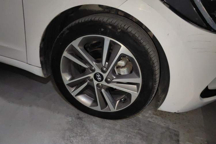 Used Hyundai Elantra (6th Generation / Lingdong) 2016 1.6L Automatic ZhiXuan – Elite Version Right Front Wheel Hub