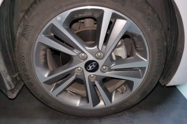 Used Hyundai Elantra (6th Generation / Lingdong) 2016 1.6L Automatic ZhiXuan – Elite Version Right Front Wheel Hub