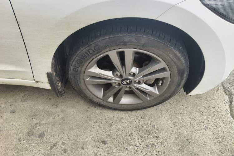 Used Hyundai Elantra (6th Generation / Lingdong) 2016 1.6L Manual ZhiXuan·Youth Edition Right Front Wheel Hub