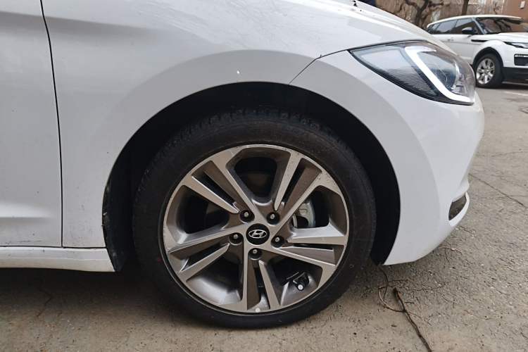 Used Hyundai Elantra (6th Generation / Lingdong) 2016 1.6L Automatic ZhiXuan – Elite Version Right Front Wheel Hub