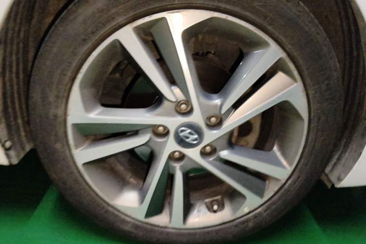 Used Hyundai Elantra (6th Generation / Lingdong) 2016 1.6L Automatic ZhiXuan · Luxury Version Right Front Wheel Hub