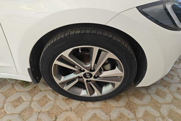 Used Hyundai Elantra (6th Generation / Lingdong) 2016 1.6L Automatic ZhiXuan – Elite Version Right Front Wheel Hub