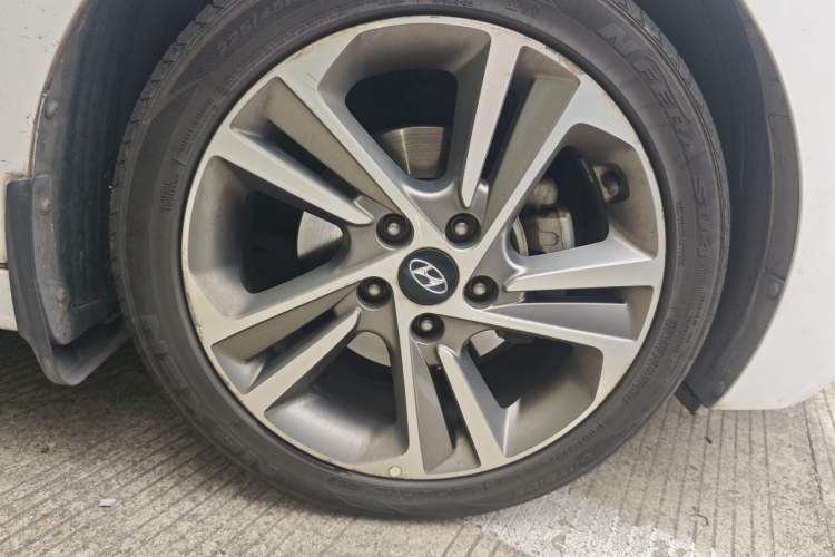 Used Hyundai Elantra (6th Generation / Lingdong) 2016 1.6L Automatic ZhiXuan – Elite Version Right Front Wheel Hub