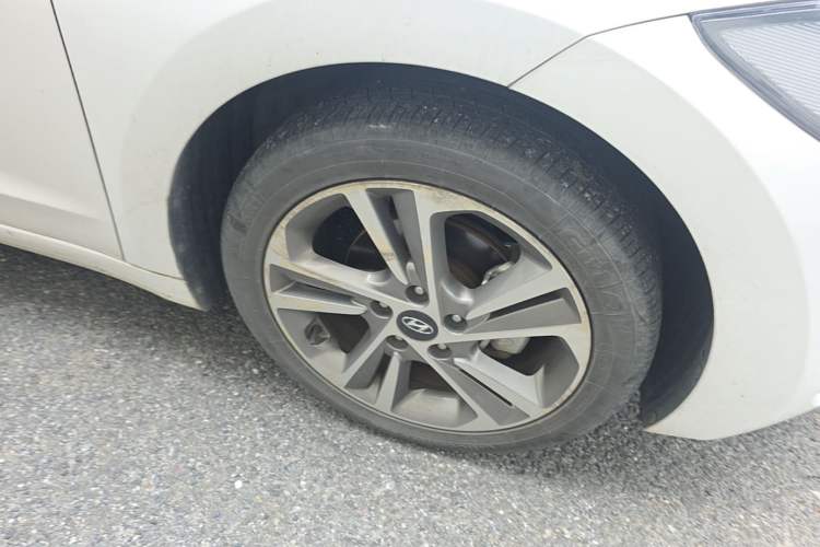 Used Hyundai Elantra (6th Generation / Lingdong) 2016 1.6L Automatic ZhiXuan – Elite Version Right Front Wheel Hub