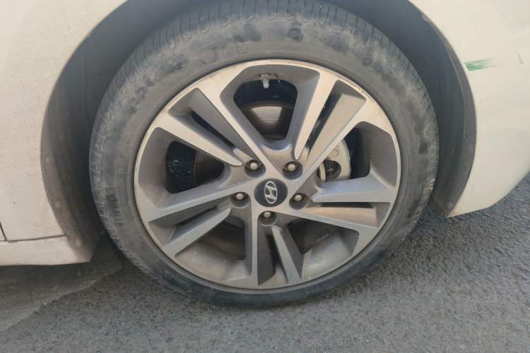 Used Hyundai Elantra (6th Generation / Lingdong) 2016 1.6L Automatic ZhiXuan · Flagship Edition Right Front Wheel Hub